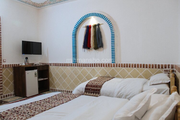 اتاق 1فرش در طبقه اول اقامتگاه بومگردی نطنز | اتاق چهارتخته فرش