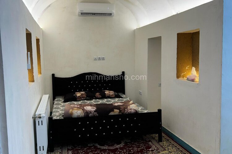 واحد سنتی تکخواب ماه نشین در بومگردی کاشان | اتاق خواب اول 