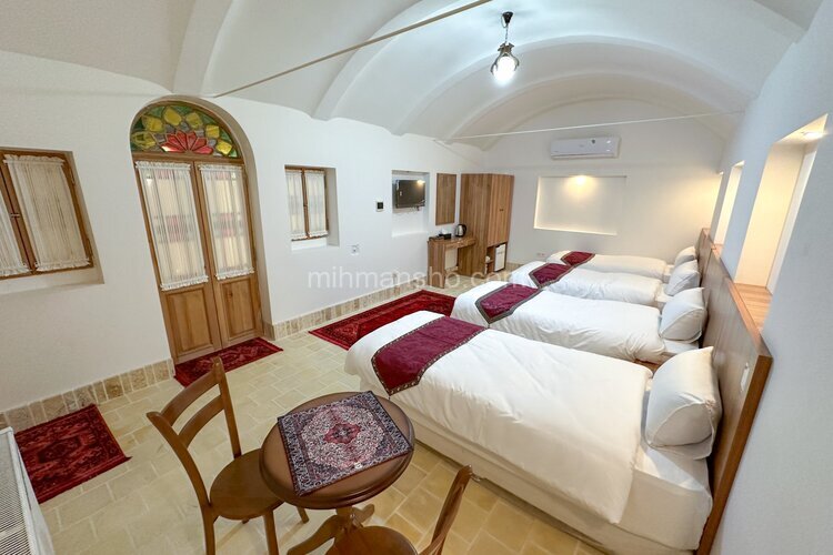 اتاق چهار تخته در هتل سنتی کاشان