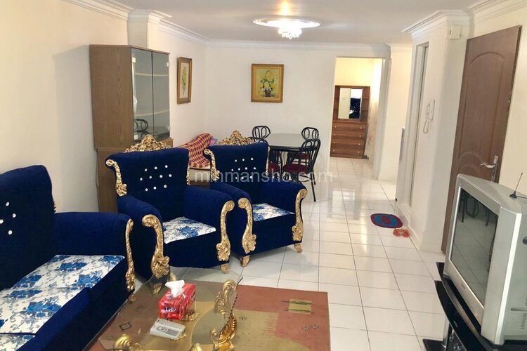 آپارتمان تک خواب در میدان انقلاب