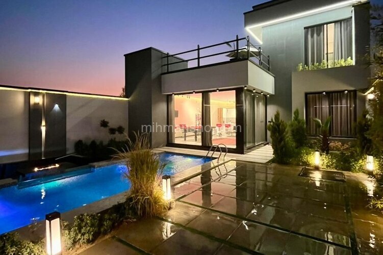 ویلا دوبلکس استخردار سیلور در چهارباغ