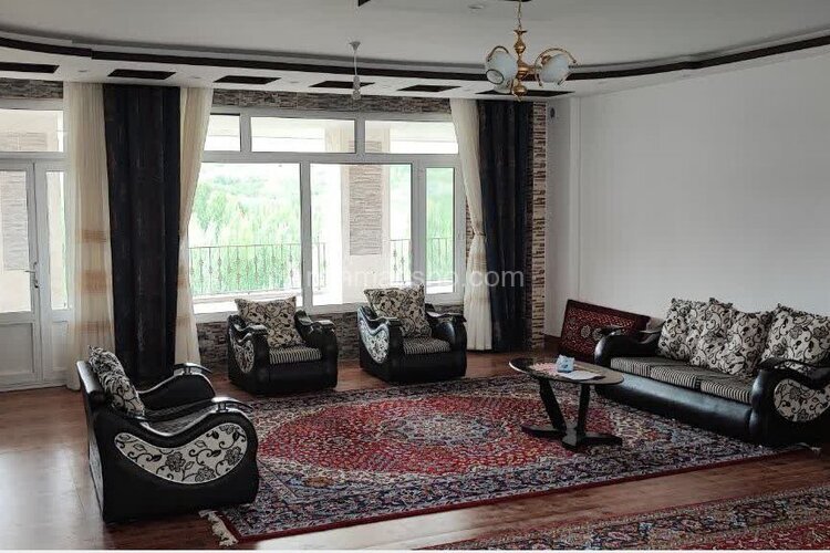 واحد در طبقه اول ویلا بالکن دار چم زاینده رود سامان