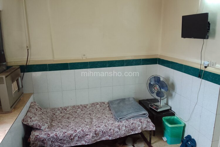 اتاق 7 در مسافرخانه در همدان