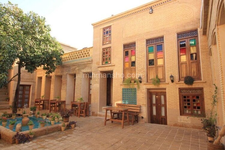 اتاق تک نفره نارنج در اقامتگاه بومگردی شیراز