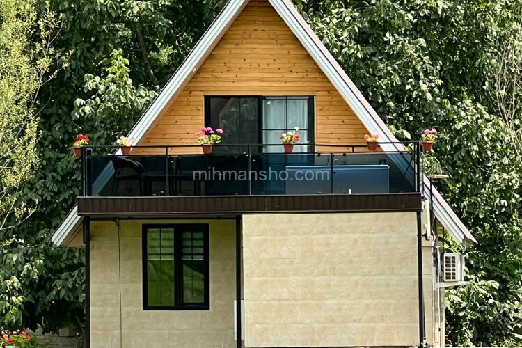 کلبه سوئیسی تکخواب جکوزی دار آیهان در ماسال | نمای پشت کلبه