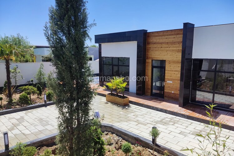 خانه ویلایی سه خواب استخردار بنفشه در چهارباغ