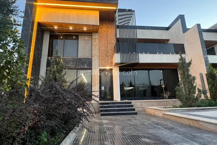 ویلا دوبلکس استخردار مبله سه خواب در چهارباغ