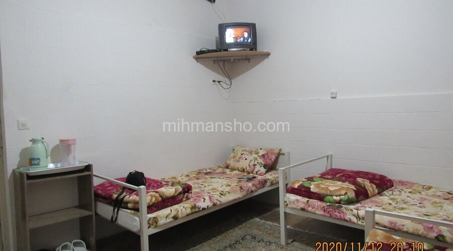 اتاق میهمانپذیر در زنجان