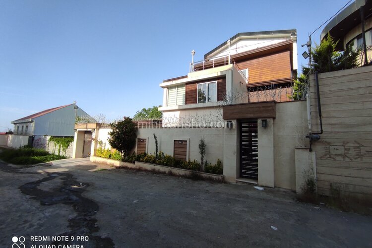 ویلا تریپلکس استخردار دو خواب در زیباکنار