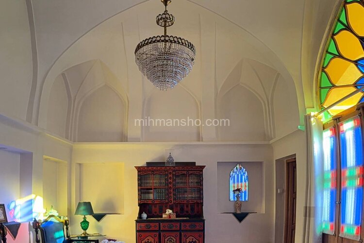 اتاق 5 تخته شورانگیز در اقامتگاه بومگردی در کاشان