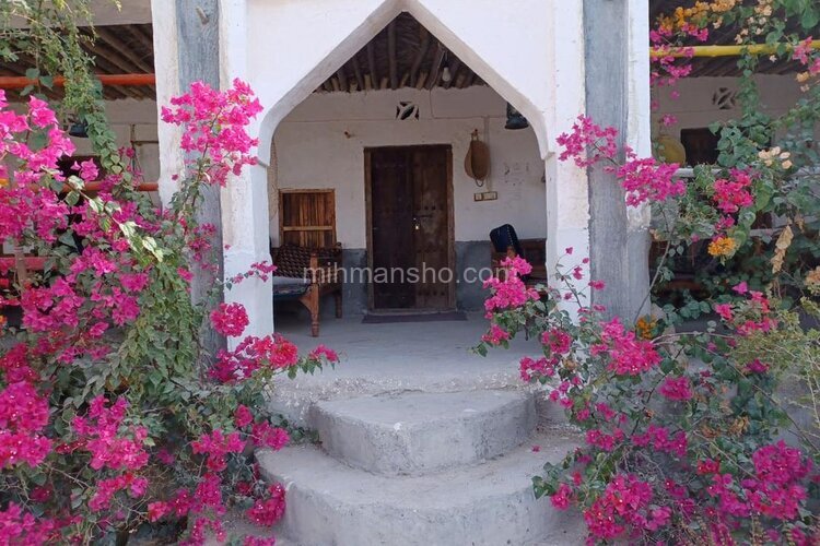 اتاق لافت کهنه در اقامتگاه بومگردی لافت