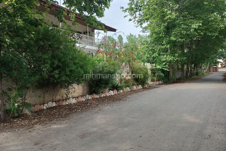 واحد تکخواب نیکوکار 1 در طبقه اول ویلای چالوس