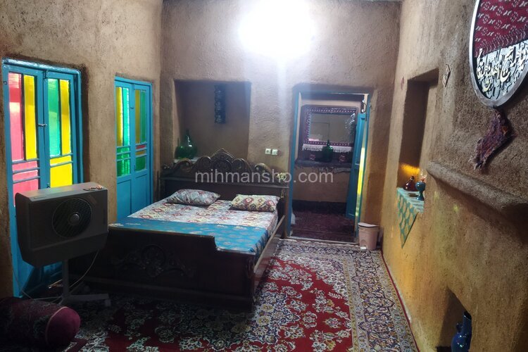 اتاق خانم دوستی بومگردی در شیراز