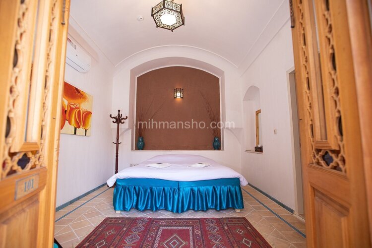 اتاق 4 نفره  تار و تنبور  در هتل سنتی کاشان