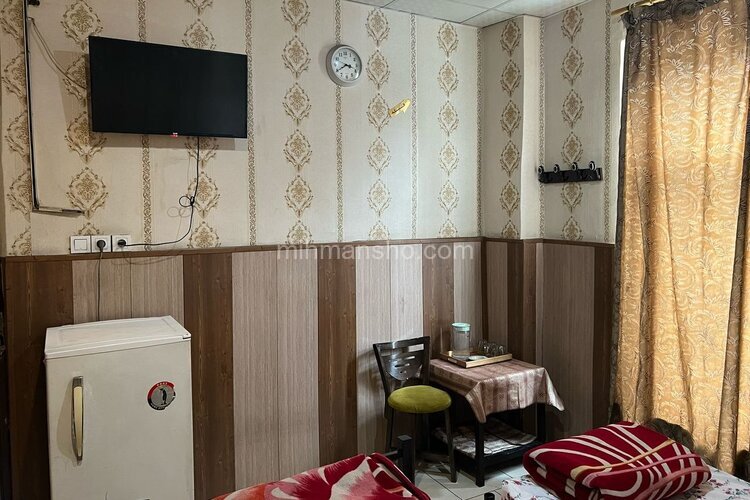 اتاق سه تخت در مهمانپذیر خیابان کارگر