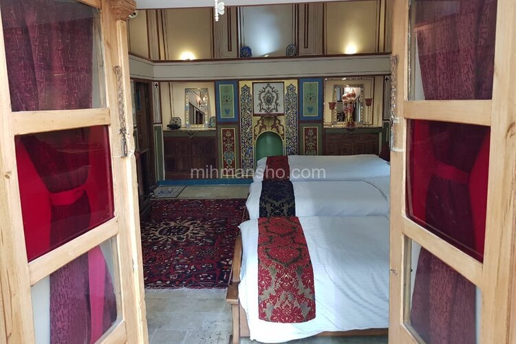 اتاق 4 نفره شاه نشین در هتل سنتی در اصفهان
