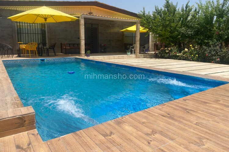 عمارت آرتین استخردار چهار فصل با فوتبال دستی در چهارباغ