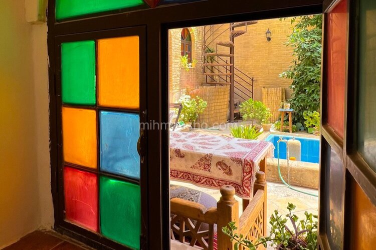 اتاق دبل گلسار در بومگردی شیراز