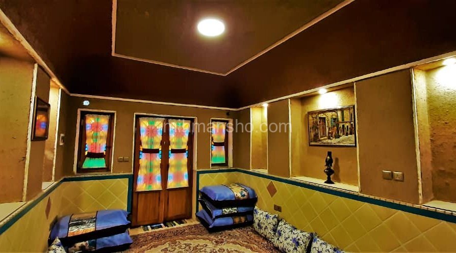 اتاق کرشاهی در اقامتگاه بومگردی کاشان