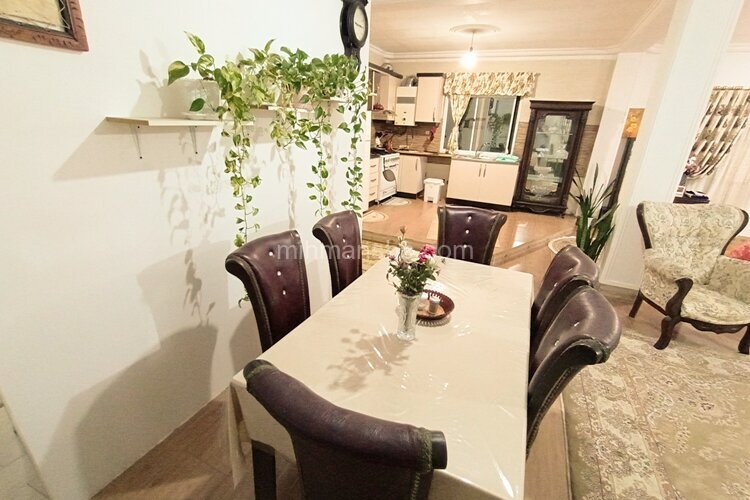 سوئیت مبله در طبقه دوم ویلا روجا در رامسر