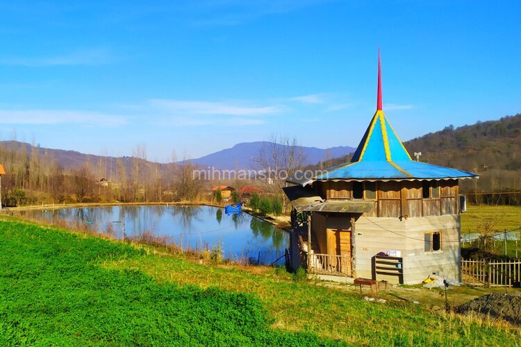 کلبه چوبی در طبیعت بکر لفور