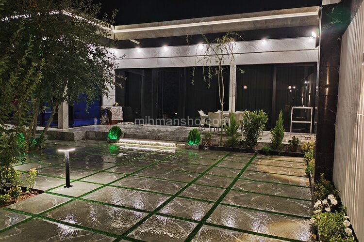 ویلا مبله سه خواب استخردار مروارید در چهارباغ | نما شب