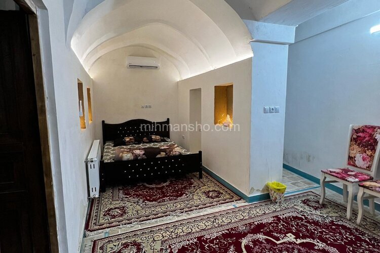 واحد سنتی تکخواب ماه نشین در بومگردی کاشان | اتاق خواب اول 