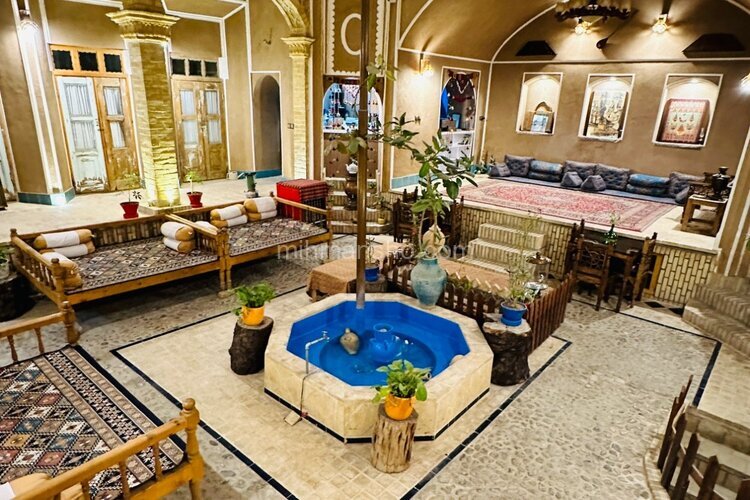 اتاق لیمویی 106 در اقامتگاه بومگردی یزد