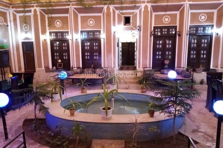 اتاق دو تخته در هتل سنتی در یزد