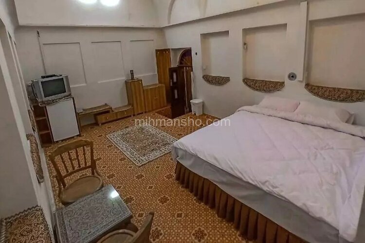 اتاق سنتی دوتخته دالو در بوم گردی کاشان