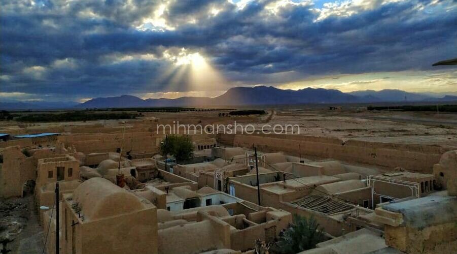 اقامتگاه بومگردی تیزک در ابرکوه
