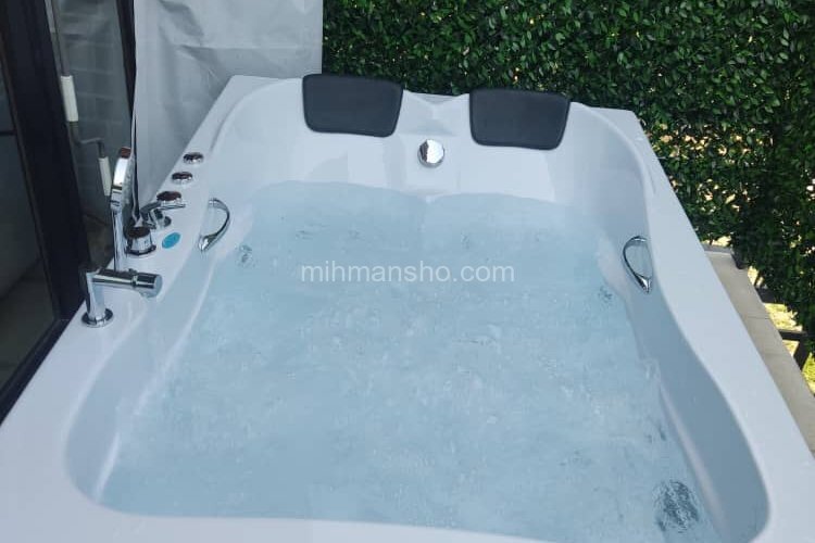 کلبه سوئیسی دوبلکس تکخواب ارغوان جکوزی دار در پل سفید