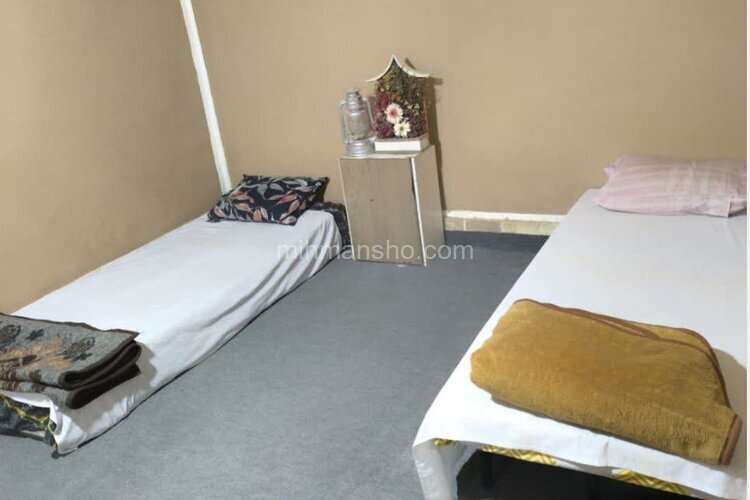 اتاق دو تخت اشتراکی آقایان در اقامتگاه بومگردی در یزد