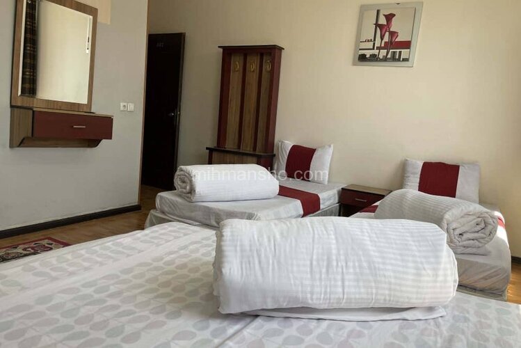 اتاق چهار تخت 202 در هتل مشهد