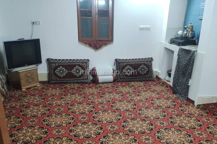 واحد تکخواب توت سفید در بومگردی برزک