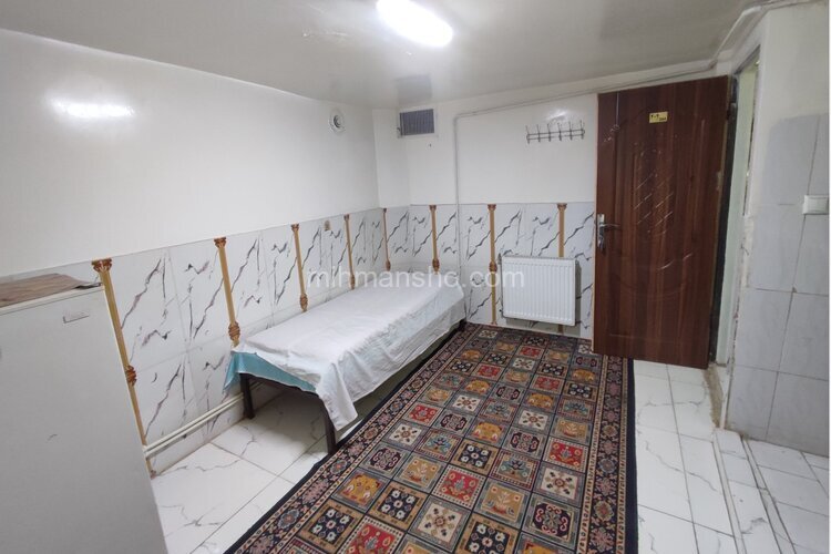 واحد کریم الدینی در مسافرخانه مشهد