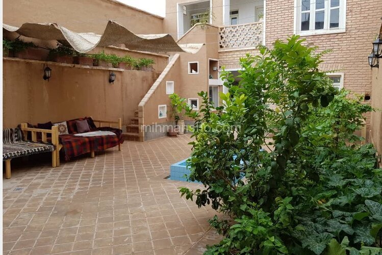 اتاق۳ تخته(سه دری) در اقامتگاه بومگردی در سروستان