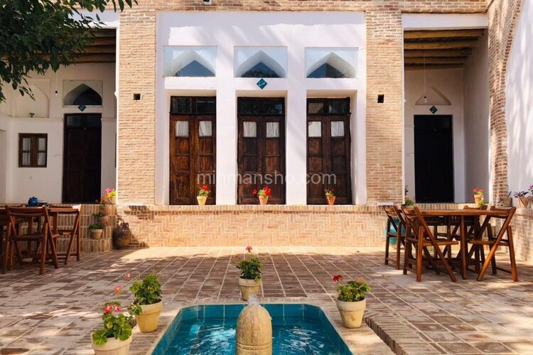 شاه نشین در اقامتگاه بومگردی تفرش