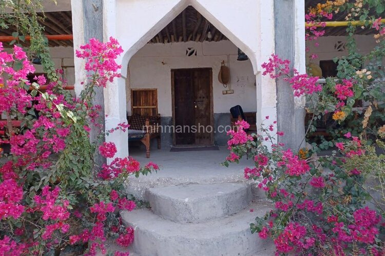 اتاق گل 6 در اقامتگاه بومگردی لافت