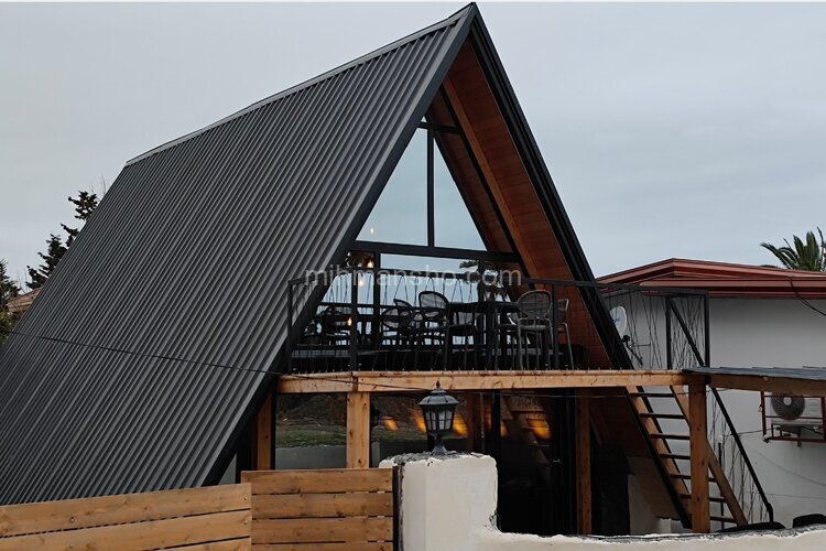 کلبه سوئیسی دوبلکس ساحلی ٱلا در نور