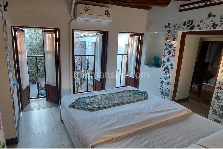 اتاق در اقامتگاه بومگردی در اصفهان