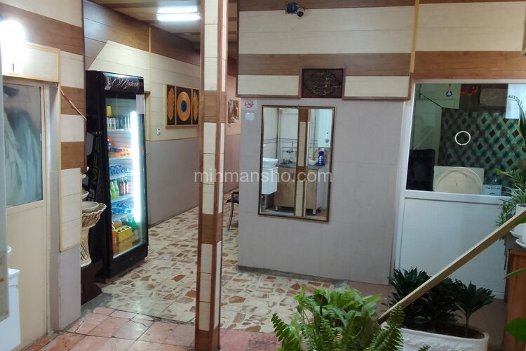 اتاق 8 در مسافرخانه در همدان