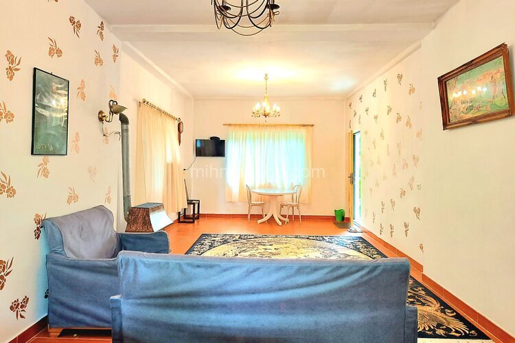 واحد نیکوکار در طبقه اول باغ ویلا چالوس