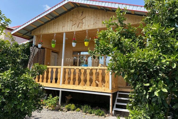 کلبه بهشت طلوع در روستا داخل پایین