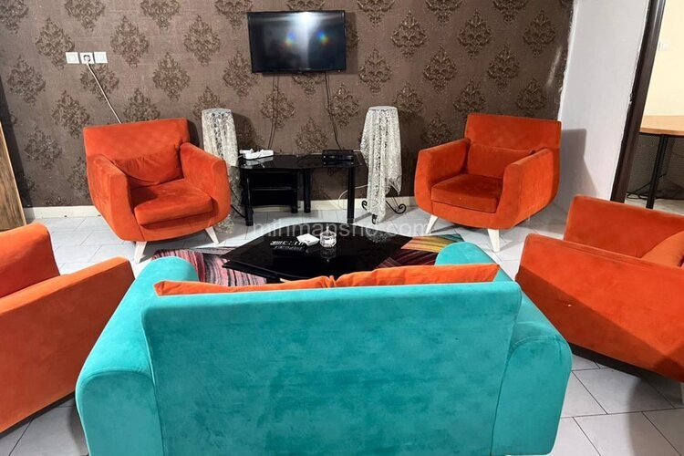 آپارتمان مبله دوخواب طبقه زیرهمکف در شریعتی