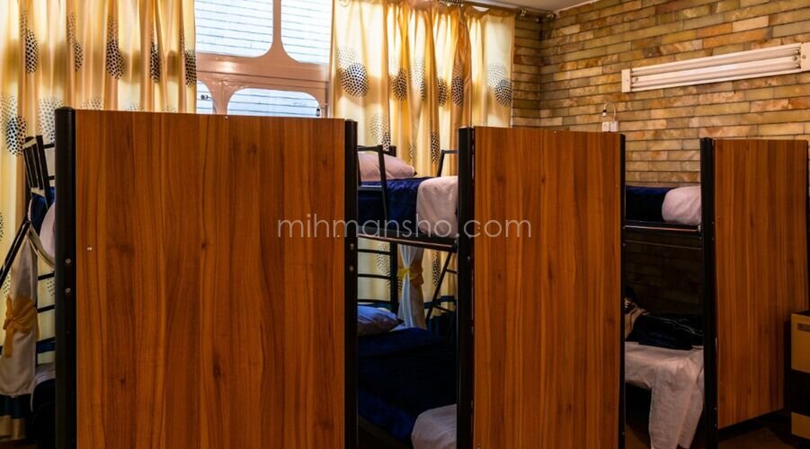 تخت اتاق مشترک آقایان هاستل در اصفهان