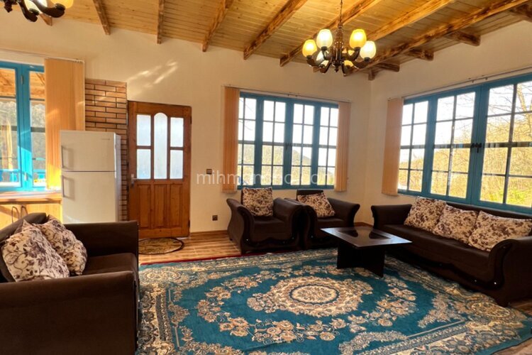 کلبه چوبی آبی دوخواب سرولات در رودسر