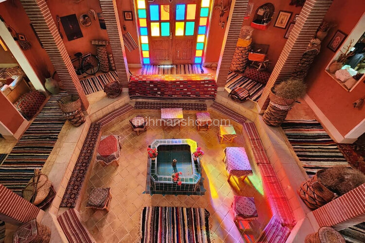 اتاق دو تخت در هتل استخردار خور و بیابانک