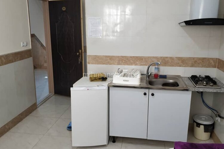 اتاق 202 سه تخت در مسافرخانه قم