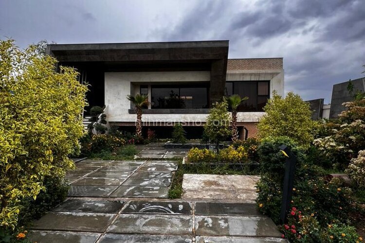 ویلا دوبلکس سه خواب فول استخر جکوزی دار در چهارباغ